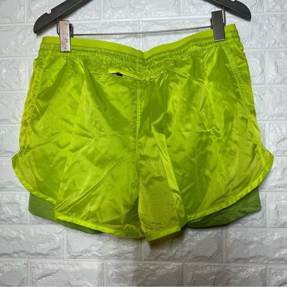 Nike Women's Icon Clash Tempo Luxe Mid-Rise Running Shorts DM7739-321 - Picture 7 of 10